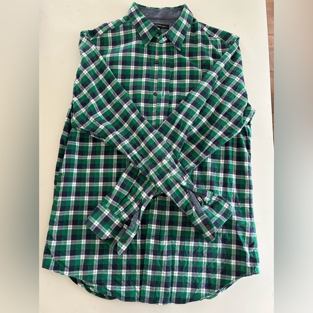 Banana Republic Men's Long Sleeve Flannel Green Blue Shirt. Size M. Worn once.